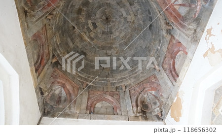 イサカーンのモスク、天井のドーム【インド・デリー】 イサカーンのモスク、天井のドーム【インド・デリー】 118656302