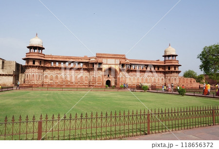 アーグラ城内にあるジャハーンギール宮殿【インド・アーグラ】 118656372