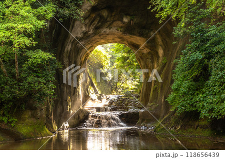 《千葉県》亀岩の洞窟・ハート形の光芒 118656439