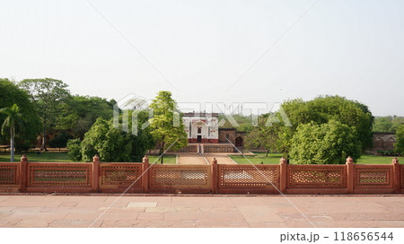 フマユーン廟から見た階段井戸【インド・デリー】 フマユーン廟から見た階段井戸【インド・デリー】 118656544