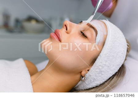 facial rejuvenation treatment with cream at the spa facial rejuvenation treatment with cream at the spa 118657046
