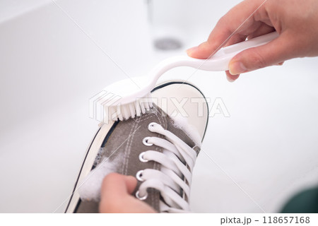 靴を洗う 118657168