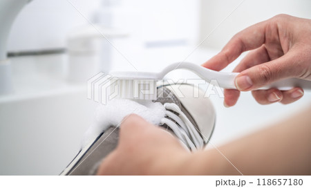 靴を洗う 靴を洗う 118657180