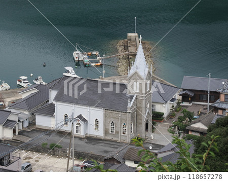 チャペルの丘展望公園から見た崎津教会　熊本県天草市河浦町崎津 118657278
