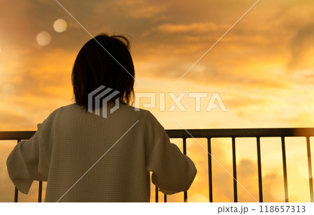 夕日か朝焼けか 118657313