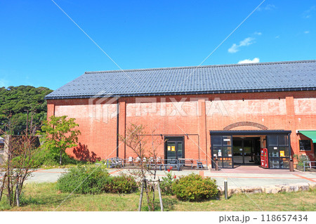 福井県敦賀市、敦賀赤レンガ倉庫の風景 118657434