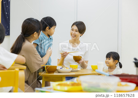 子ども食堂イメージ 子ども食堂イメージ 118657628