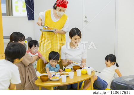 子ども食堂イメージ　 118657635