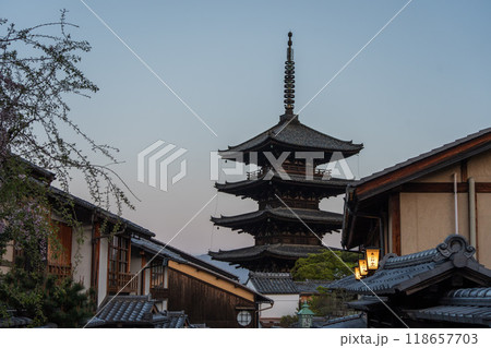 【京都】法隆寺・五重塔と早朝 【京都】法隆寺・五重塔と早朝 118657703