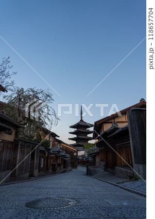【京都】法隆寺・五重塔と早朝 118657704