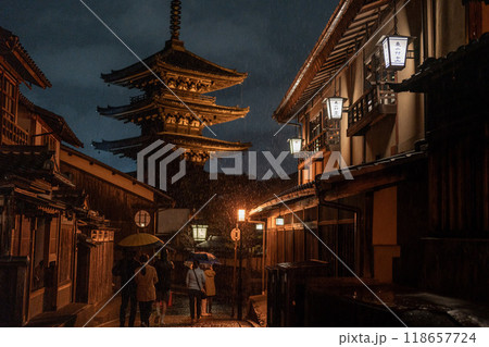 【京都】雨の夜_法隆寺・五重塔_一念坂・二寧坂・三年坂 【京都】雨の夜_法隆寺・五重塔_一念坂・二寧坂・三年坂 118657724
