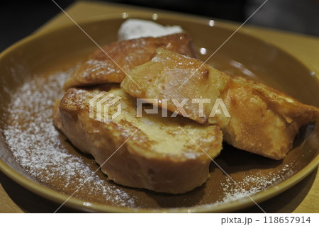 フランスパンのフレンチトースト フランスパンのフレンチトースト 118657914
