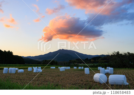 紫尾山とマジックアワー 秋の夕景 紫尾山とマジックアワー 秋の夕景 118658483