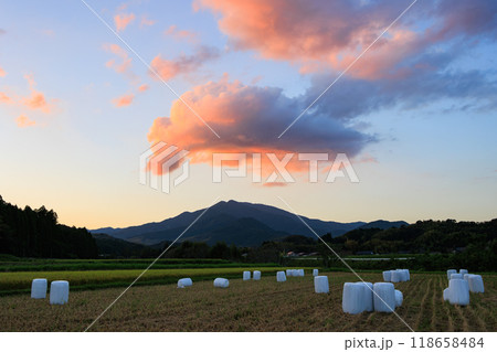 紫尾山とマジックアワー 秋の夕景 紫尾山とマジックアワー 秋の夕景 118658484