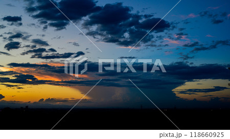 成長した巨大な積乱雲 かなとこ雲 成長した巨大な積乱雲 かなとこ雲 118660925