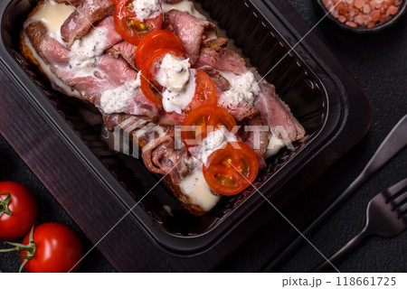 Sandwich with brioche bun, roast beef, tomatoes, stracciatello 118661725