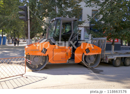 roller - road machine for compacting fresh asphalt roller - road machine for compacting fresh asphalt 118663576
