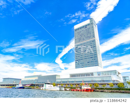 信濃川水上バスから見た朱鷺メッセ 信濃川水上バスから見た朱鷺メッセ 118664242