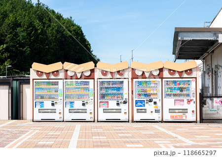 【岡崎サービスエリア】フクロウが並ぶ自販機 118665297