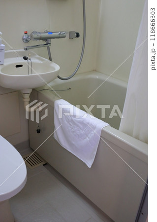 ホテルのユニットバス 118666303