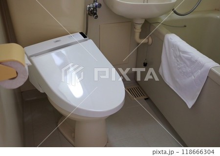 ホテルのユニットバス 118666304