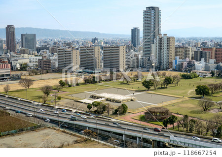 大阪・大阪歴史博物館から眺めた難波宮跡 大阪・大阪歴史博物館から眺めた難波宮跡 118667254