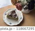 抹茶のチーズケーキとドライフラワー 118667295