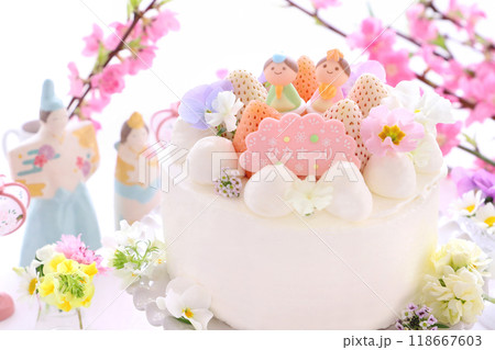 かわいいおひな祭り　淡雪いちごとパールホワイトいちごとお花のケーキ 118667603