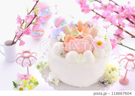 かわいいおひな祭り　淡雪いちごとパールホワイトいちごとお花のケーキ 118667604