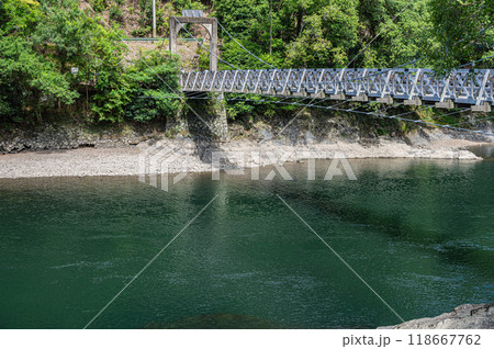 宇治川に架かる吊り橋　天ケ瀬橋　京都府宇治市 118667762