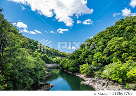 宇治川の山峡風景　京都府宇治市　 118667769