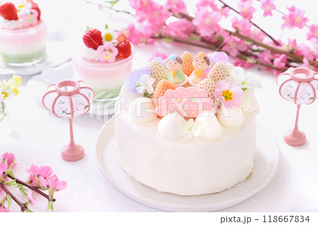かわいいおひな祭り 3色プリンと 淡雪いちごとパールホワイトいちごとお花のケーキ かわいいおひな祭り 3色プリンと 淡雪いちごとパールホワイトいちごとお花のケーキ 118667834