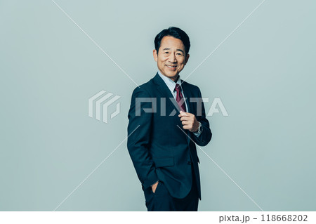 ミドルのビジネスマン 118668202