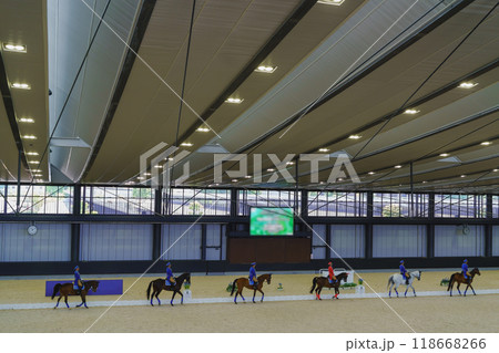 ホースショー　馬場馬術 118668266