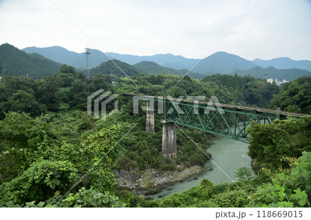 三瀬谷ダム前の宮川にかかる紀勢本線の鉄橋　【三重県多気郡大台町】 118669015