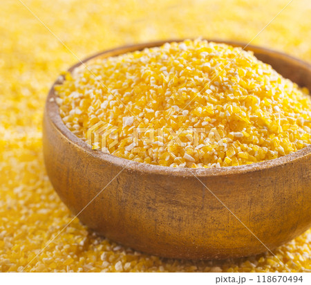 corn porridge in wooden bowl 118670494