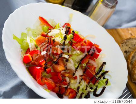 Summer vegetable salad - red bell peppers, lettuce and onions Summer vegetable salad - red bell peppers, lettuce and onions 118670544