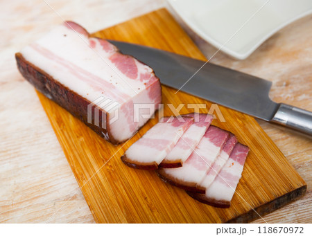 Delicious smoked pork belly on wooden cutting board with kitchen knife Delicious smoked pork belly on wooden cutting board with kitchen knife 118670972