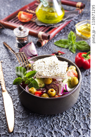 Greek salad with tomatoes, feta cheese, cucumbers, onions and olives 118671295