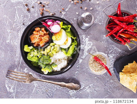 diet food in bowl, fresh dinner food 118672134