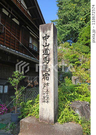 馬籠宿の街並み 118672574