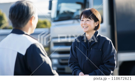 運送業の女性 118672621