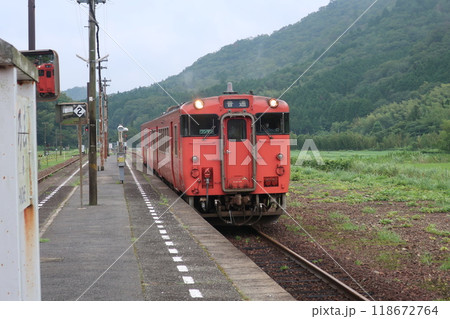 篠目駅に入線する上り列車 118672764