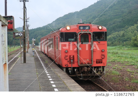 篠目駅に入線する上り列車 118672765