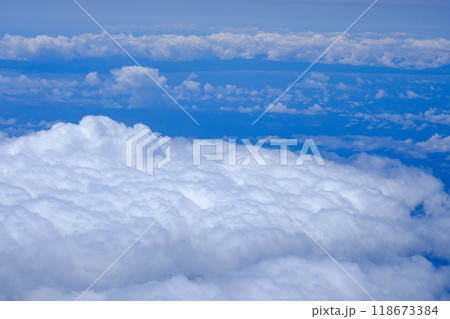 機内から見た8月の雲 118673384