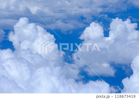 機内から見た8月の雲 118673419