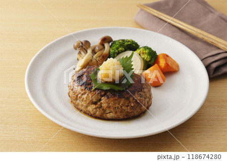 大根おろしを乗せた和風ハンバーグ 大根おろしを乗せた和風ハンバーグ 118674280