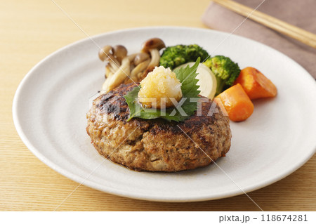 大根おろしを乗せた和風ハンバーグ 大根おろしを乗せた和風ハンバーグ 118674281