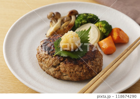 大根おろしを乗せた和風ハンバーグ 大根おろしを乗せた和風ハンバーグ 118674290