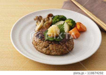 大根おろしを乗せた和風ハンバーグ 大根おろしを乗せた和風ハンバーグ 118674292